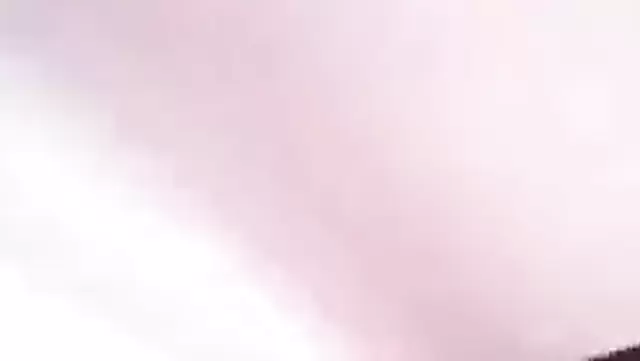 Herif, Özbek hatunu sikişiyor ve onu kameraya alıyor.