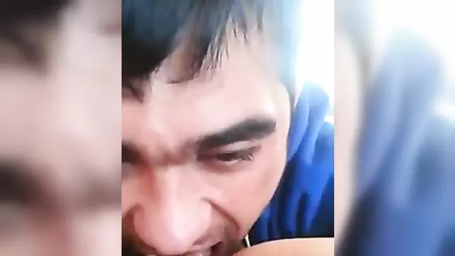 Özbek üniversiteli kız, sevgilisinin amını yalıyor.
