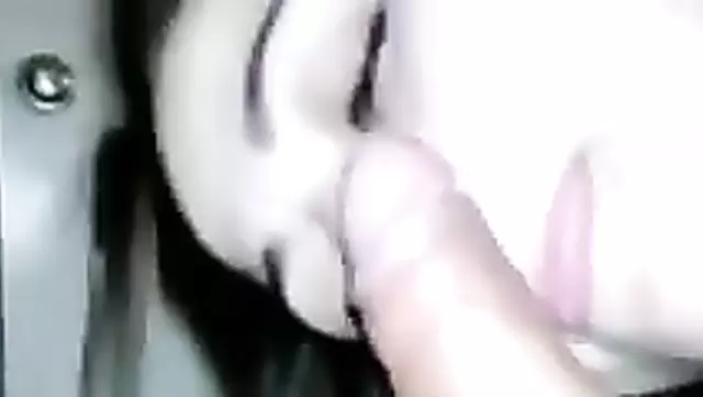Güzel Özbek kadın kocasına ağızdan zevk veriyor.