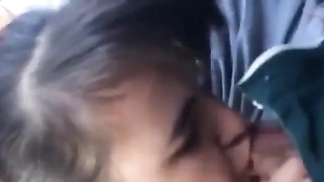 Özbek adam, karısının arkadaşının ağzına sikişiyor.